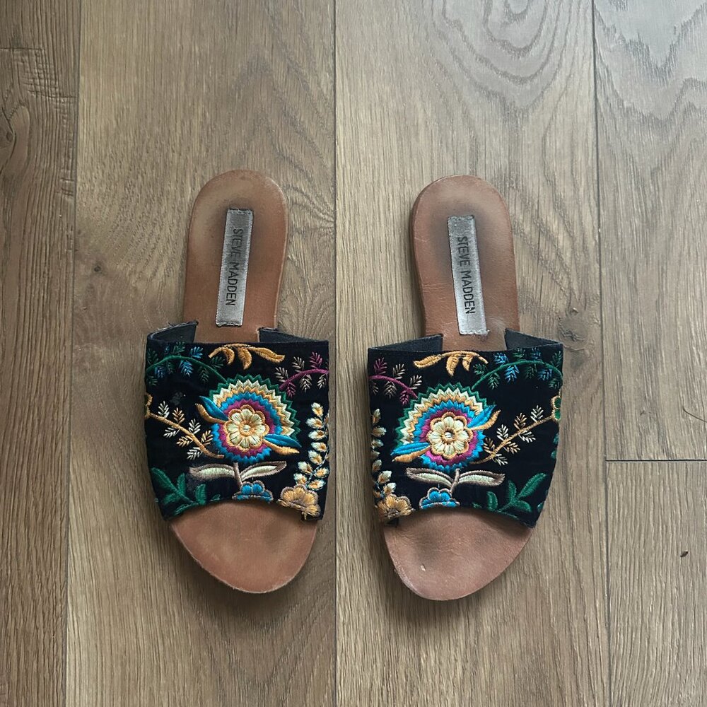 Steve Madden Black Embroidered Floral Slide Sandals